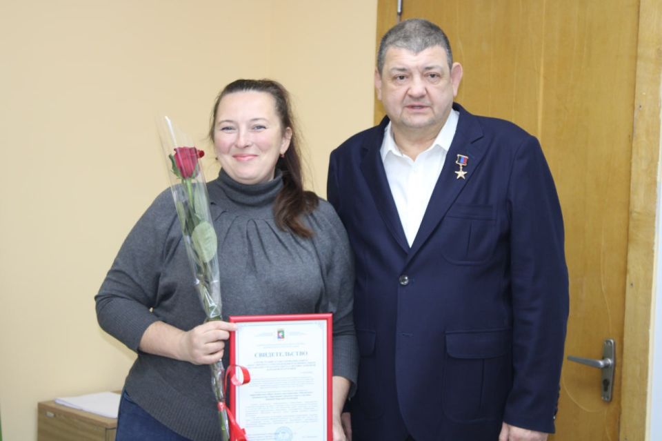 Иван Приходько: Сегодня вручил 4 свидетельства о регистрации Устава территориального общественного самоуправления (ТОС) в муниципальном образовании городского округа Горловка Донецкой Народной Республики