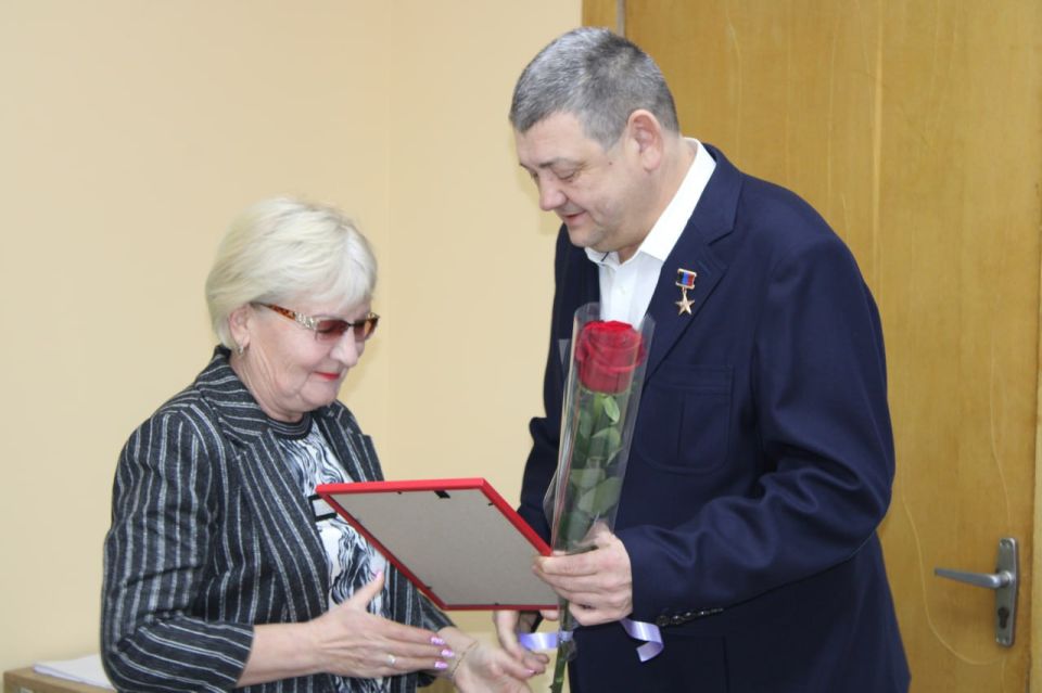 Иван Приходько: Сегодня вручил 4 свидетельства о регистрации Устава территориального общественного самоуправления (ТОС) в муниципальном образовании городского округа Горловка Донецкой Народной Республики Иван Приходько: Сегодня вручил 4 свидетельства о регистрации Устава территориального общественного самоуправления (ТОС) в муниципальном образовании городского округа Горловка Донецкой Народной Республики