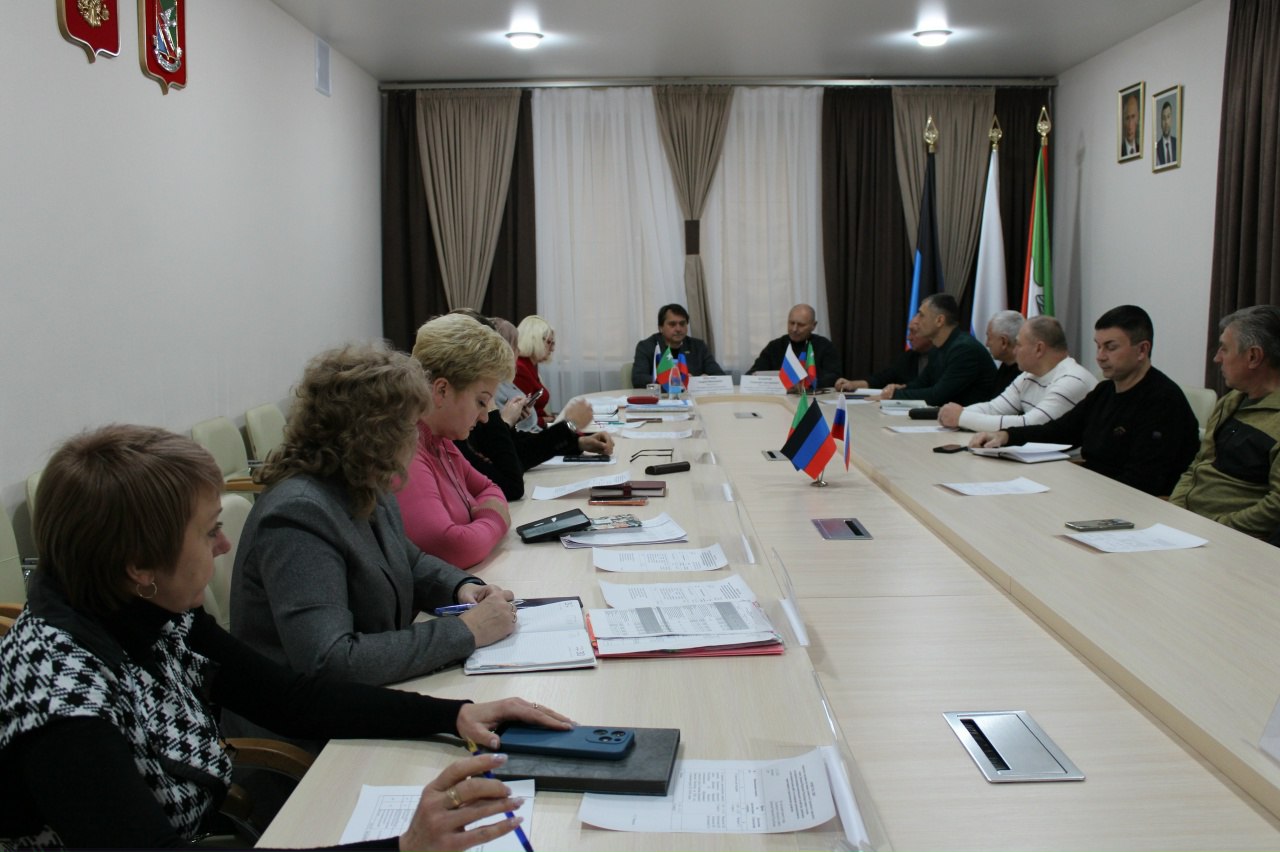 Роман Конев: 21 ноября 2025 года состоялись совместные заседания постоянных комитетов Горловского городского совета Донецкой Народной Республики Роман Конев: 21 ноября 2025 года состоялись совместные заседания постоянных комитетов Горловского городского совета Донецкой Народной Республики