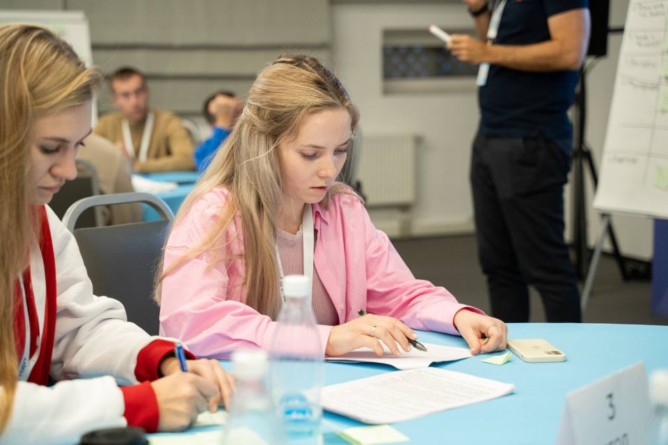 Мы снова лучшие!. Наша Республика одержала сразу три масштабные победы по итогам работы за 2025 год на IV Всероссийском форуме молодых государственных и муниципальных служащих «ГосСтарт», проводимом в рамках национального... Мы снова лучшие!. Наша Республика одержала сразу три масштабные победы по итогам работы за 2025 год на IV Всероссийском форуме молодых государственных и муниципальных служащих «ГосСтарт», проводимом в рамках национального...