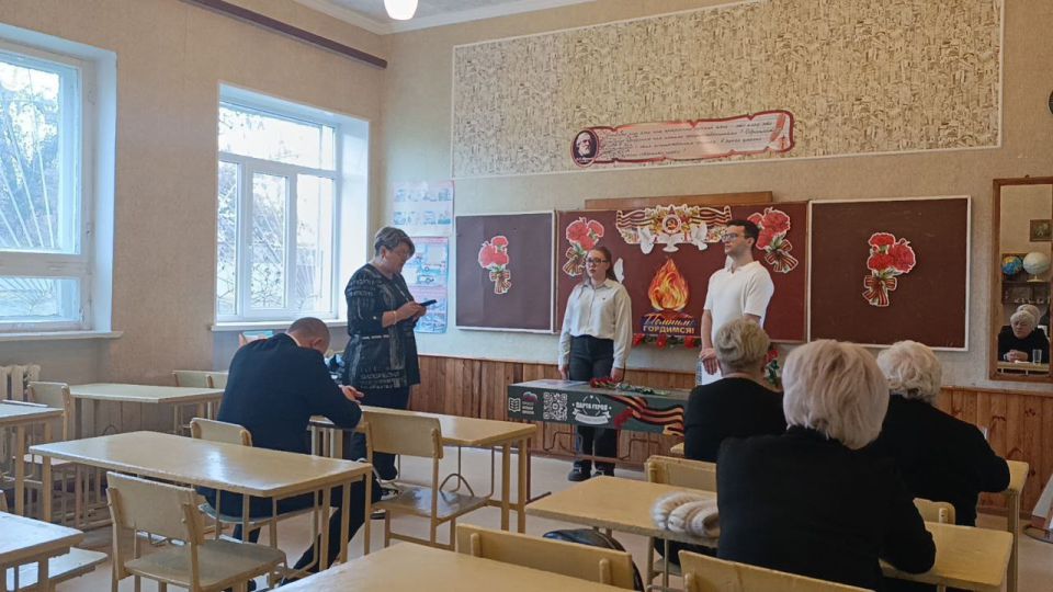 В Горловке состоялось торжественное открытие «Парты Героя» В Горловке состоялось торжественное открытие «Парты Героя»