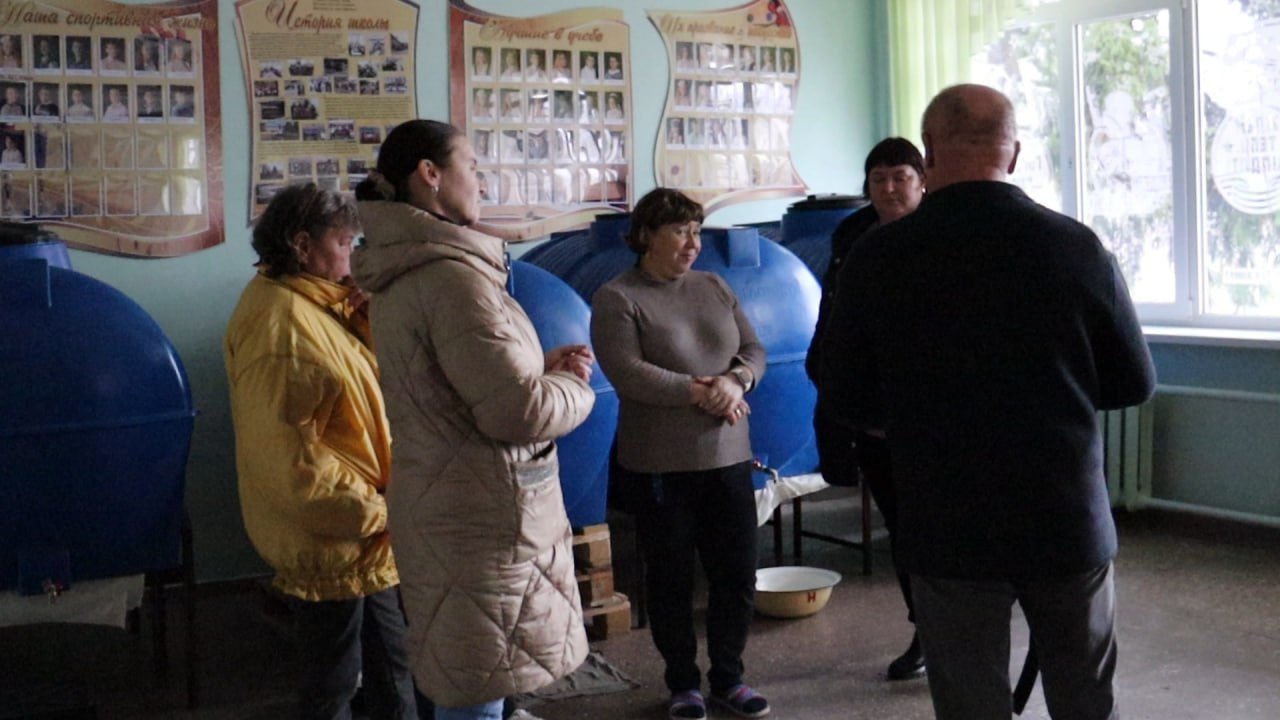 Роман Конев: 21 ноября 2025 года депутат Горловского городского совета от фракции «Единая Россия» Игорь Толкачёв посетил место подвоза воды