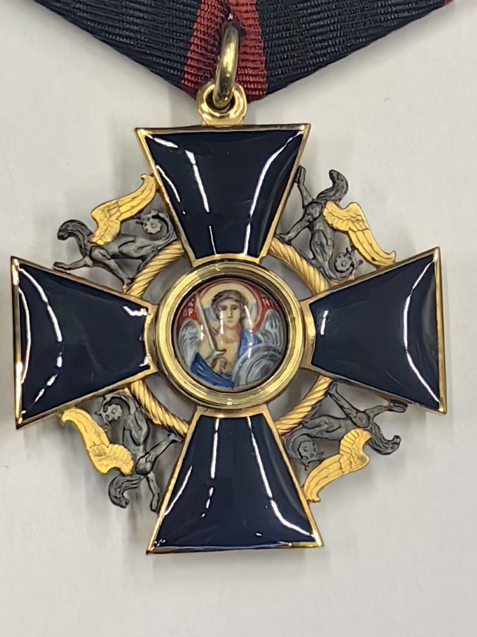 Денис Пушилин: В день христианского праздника Собора Архистратига Михаила и прочих Небесных Сил бесплотных утвердил Статут и Положение о медали ордена Заслуг перед Донецкой Народной Республикой