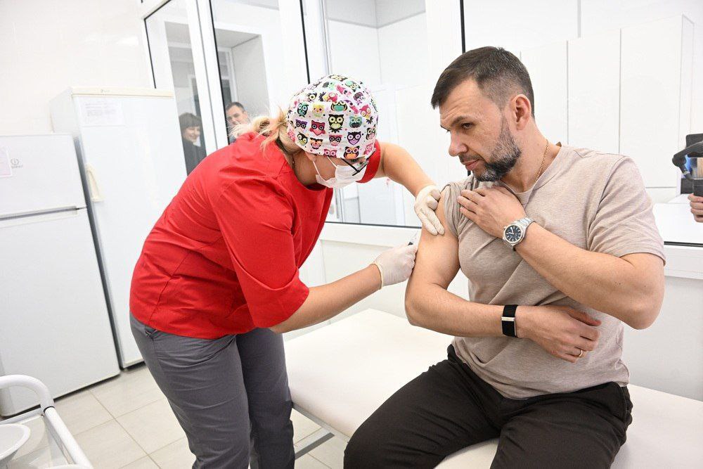 Денис Пушилин: Привили от гриппа уже 635,5 тысяч жителей Республики, в том числе более 187 тысяч детей Денис Пушилин: Привили от гриппа уже 635,5 тысяч жителей Республики, в том числе более 187 тысяч детей