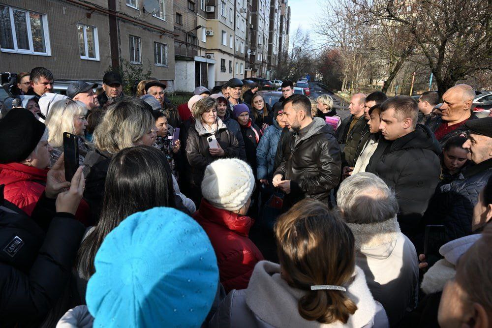 Денис Пушилин: Во время встречи с жителями Калининского микрорайона Макеевки сразу же наметили план решения самых актуальных проблем, которые обозначили люди Денис Пушилин: Во время встречи с жителями Калининского микрорайона Макеевки сразу же наметили план решения самых актуальных проблем, которые обозначили люди