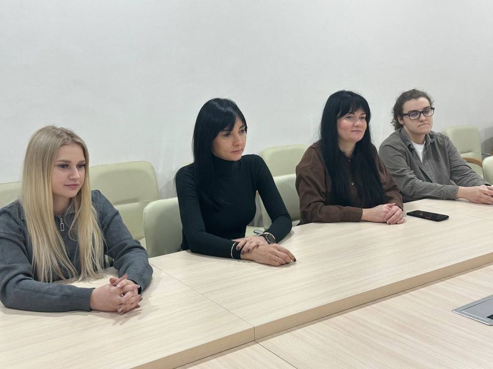 Роман Конев: 24 ноября 2025 года в рамках исполнения поручения Главы Донецкой Народной Республики Дениса Пушилина провёл встречу с населением Роман Конев: 24 ноября 2025 года в рамках исполнения поручения Главы Донецкой Народной Республики Дениса Пушилина провёл встречу с населением