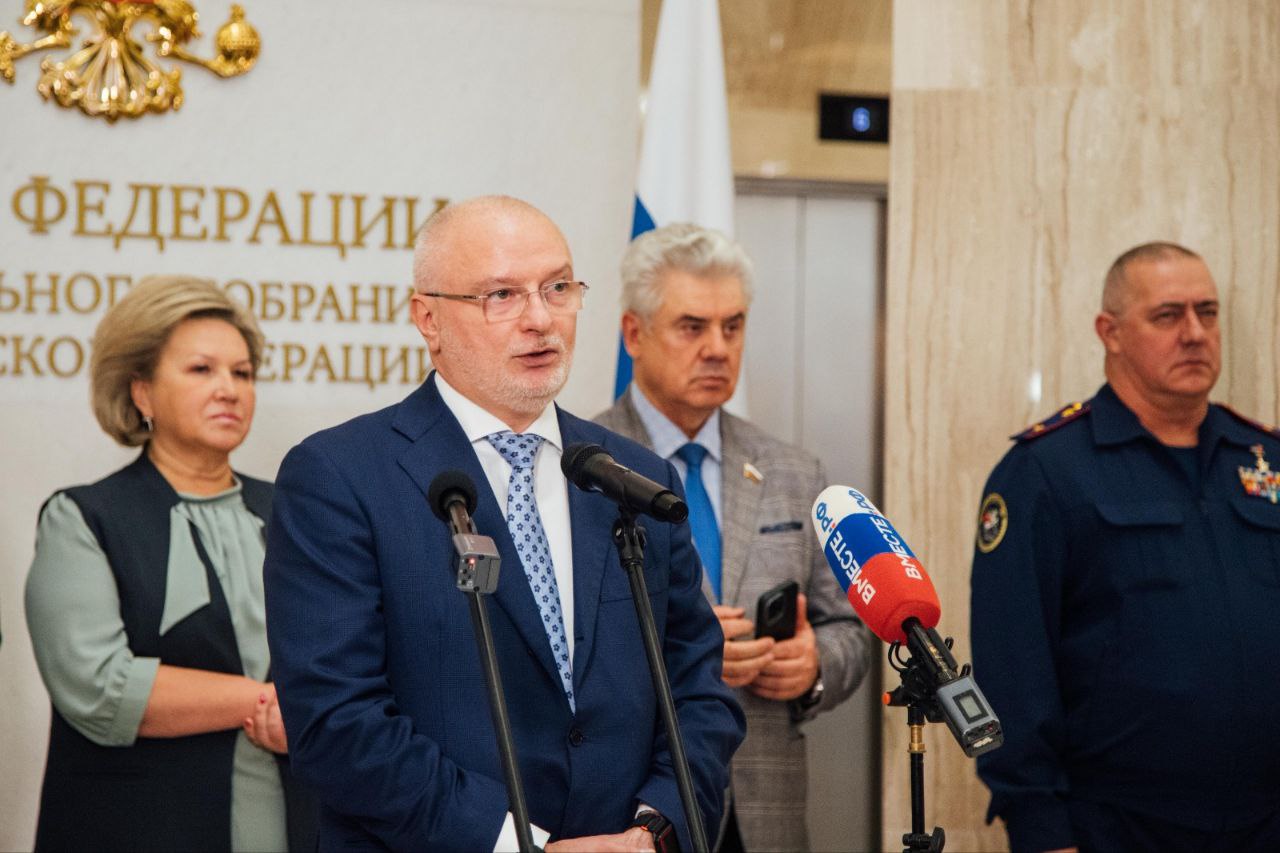 В Совете Федерации прошла церемония открытия фотовыставки «Следственный комитет России сегодня в районах проведения специальной военной операции» В Совете Федерации прошла церемония открытия фотовыставки «Следственный комитет России сегодня в районах проведения специальной военной операции»