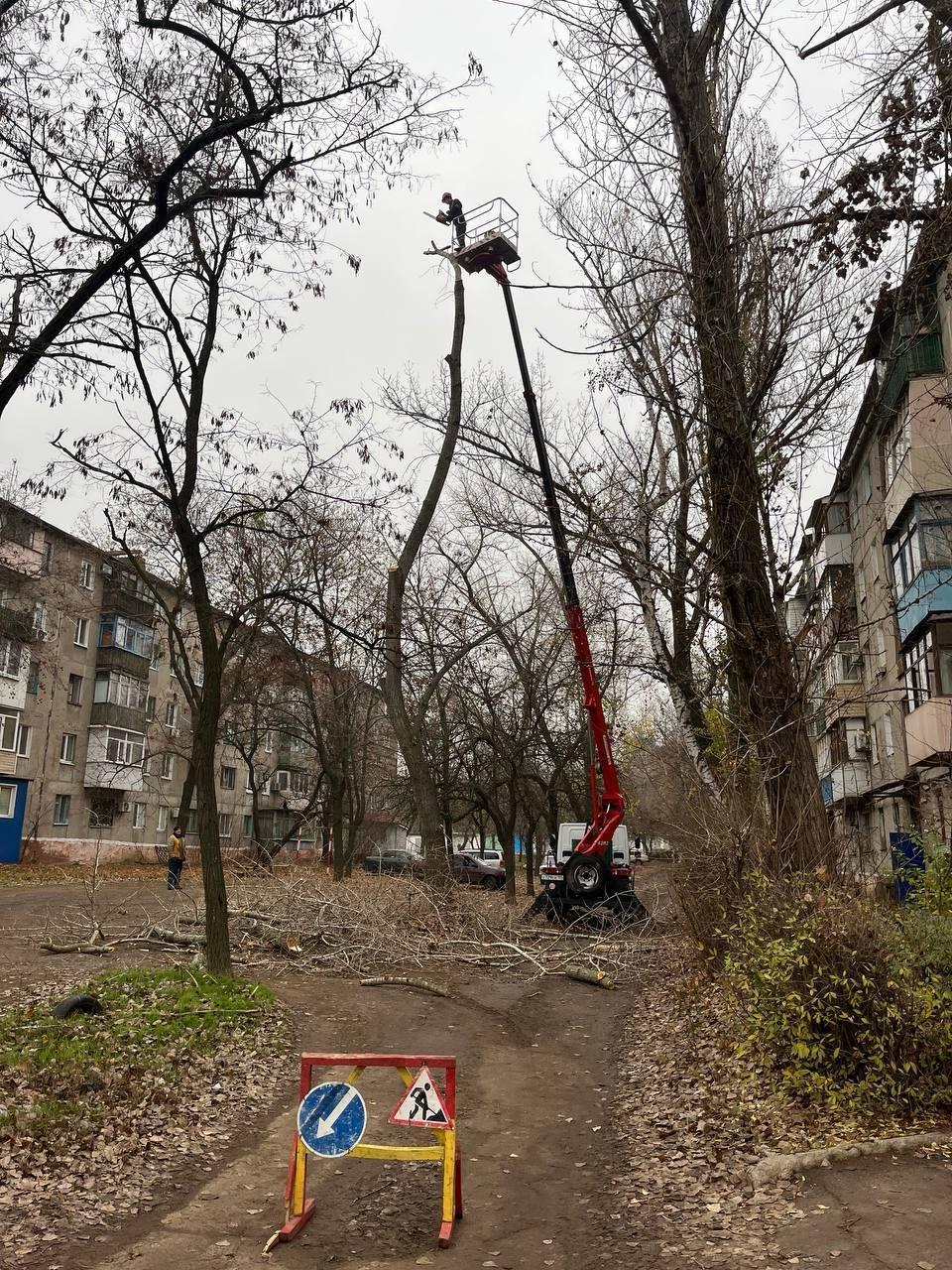 Техника из Кузбасса продолжает использоваться для благоустройства Горловки Техника из Кузбасса продолжает использоваться для благоустройства Горловки