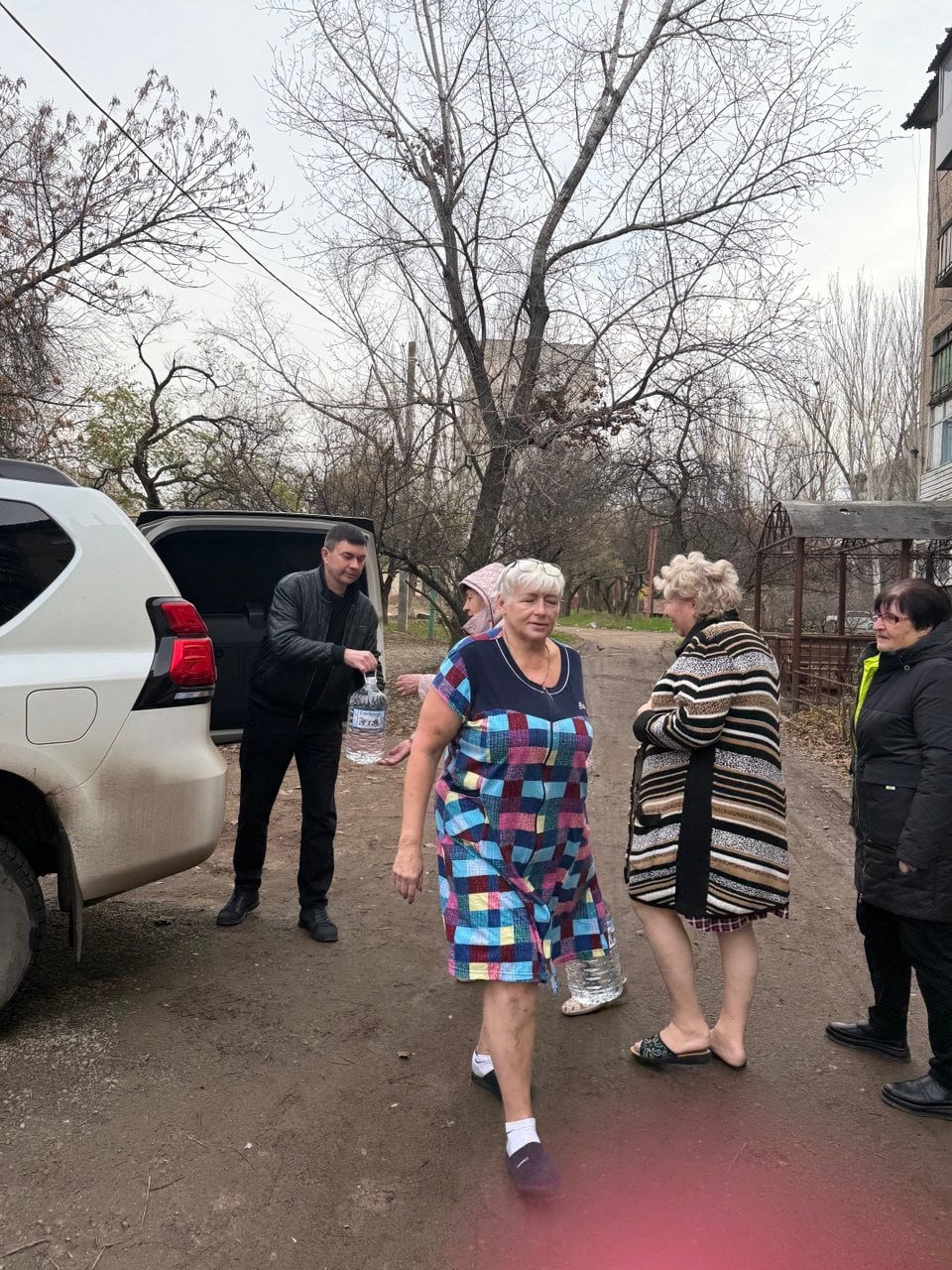 Роман Конев: 26 ноября 2025 года депутаты Горловского городского совета от фракции «Единая Россия» – София Потапова, Александр Бобровский, Николай Гальченко, Алексей Костин и Андрей Костюк посетили места подвоза воды и... Роман Конев: 26 ноября 2025 года депутаты Горловского городского совета от фракции «Единая Россия» – София Потапова, Александр Бобровский, Николай Гальченко, Алексей Костин и Андрей Костюк посетили места подвоза воды и...