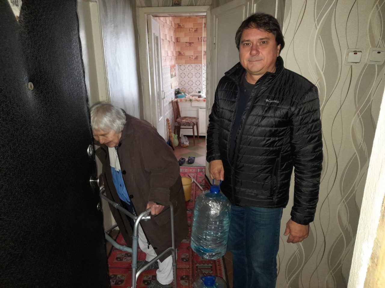 Роман Конев: 26 ноября 2025 года депутаты Горловского городского совета от фракции «Единая Россия» – София Потапова, Александр Бобровский, Николай Гальченко, Алексей Костин и Андрей Костюк посетили места подвоза воды и... Роман Конев: 26 ноября 2025 года депутаты Горловского городского совета от фракции «Единая Россия» – София Потапова, Александр Бобровский, Николай Гальченко, Алексей Костин и Андрей Костюк посетили места подвоза воды и...