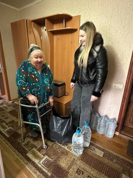 Роман Конев: 26 ноября 2025 года депутаты Горловского городского совета от фракции «Единая Россия» – София Потапова, Александр Бобровский, Николай Гальченко, Алексей Костин и Андрей Костюк посетили места подвоза воды и...