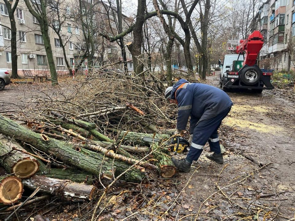 Роман Конев: Техника из Кузбасса продолжает использоваться для благоустройства Горловки Роман Конев: Техника из Кузбасса продолжает использоваться для благоустройства Горловки