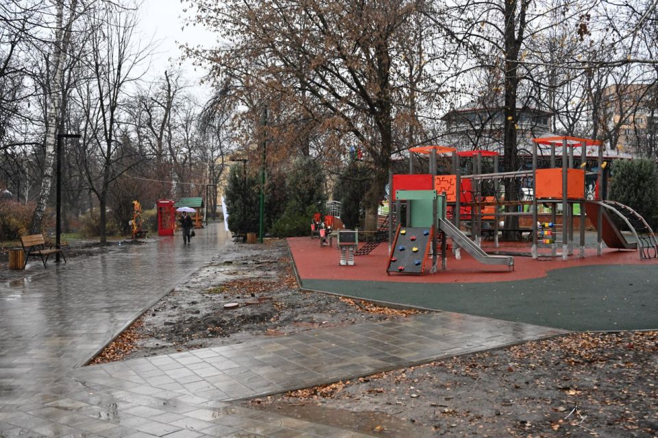 Денис Пушилин: В Торезе завершаем благоустройство двух парков — Центрального и парка «Юбилейный» Денис Пушилин: В Торезе завершаем благоустройство двух парков — Центрального и парка «Юбилейный»