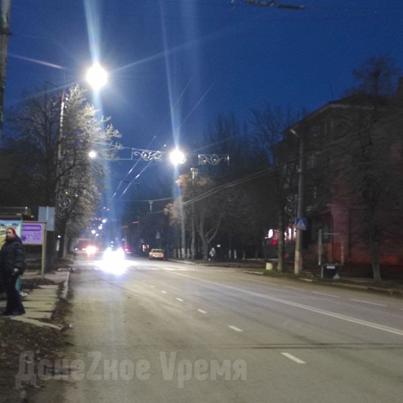 В темноте больше двух лет: в Горловке частично восстановили уличное освещение