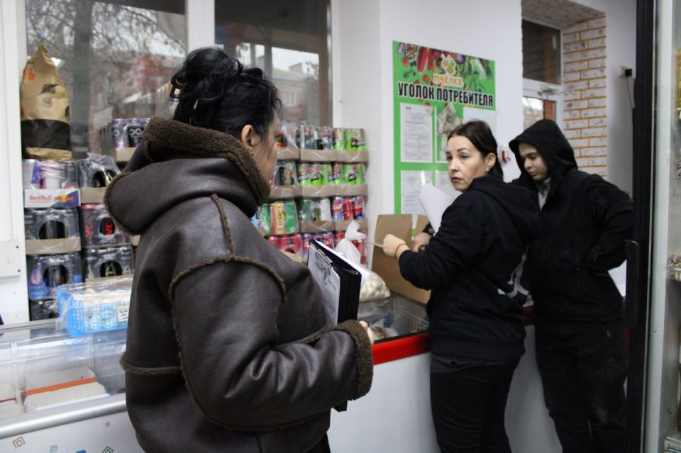 Иван Приходько: Активисты Народного контроля осуществили проверку ряда магазинов в Центрально-Городском районе Горловки Иван Приходько: Активисты Народного контроля осуществили проверку ряда магазинов в Центрально-Городском районе Горловки