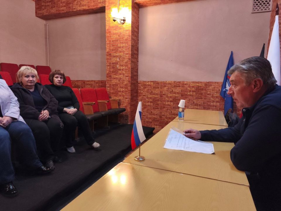 Роман Конев: СОСТОЯЛИСЬ ВСТРЕЧИ. 3 декабря 2025 года депутаты Горловского городского совета от фракции «Единая Россия» — Геннадий Маюров, Александр Бобровский и Сергей Медведев в рамках исполнения поручения Главы Донецкой... Роман Конев: СОСТОЯЛИСЬ ВСТРЕЧИ. 3 декабря 2025 года депутаты Горловского городского совета от фракции «Единая Россия» — Геннадий Маюров, Александр Бобровский и Сергей Медведев в рамках исполнения поручения Главы Донецкой...