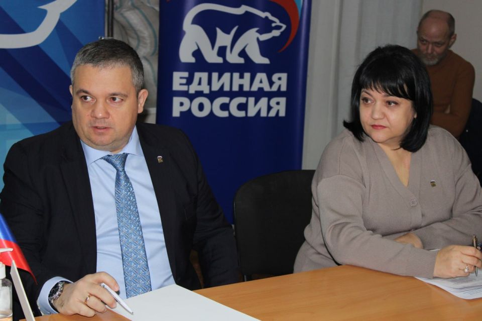 Иван Приходько: Член Совета Федерации Федерального Собрания Российской Федерации, заместитель председателя Комитета Совета Федерации по международным делам, координатор совета партийного проекта «Женское движение» Донецкого... Иван Приходько: Член Совета Федерации Федерального Собрания Российской Федерации, заместитель председателя Комитета Совета Федерации по международным делам, координатор совета партийного проекта «Женское движение» Донецкого...