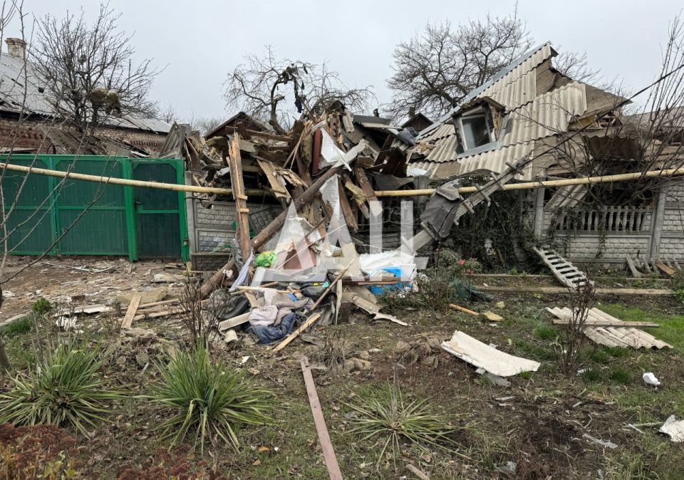 ФОТО: Место трагедии в Горловке, где от ВСУ пострадала семья ФОТО: Место трагедии в Горловке, где от ВСУ пострадала семья