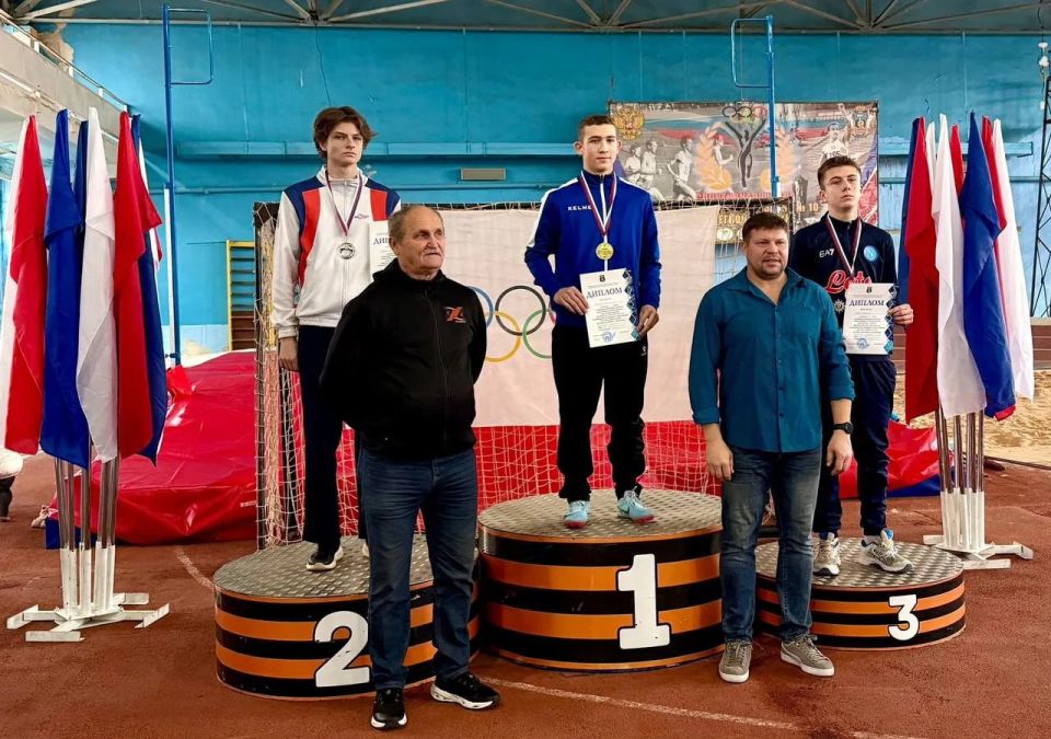 Воспитанник отделения легкой атлетики МБУ ДО Г. ГОРЛОВКА «СШ № 2» Анатолий Манько завоевал две золотые медали на соревнованиях в Донецке Воспитанник отделения легкой атлетики МБУ ДО Г. ГОРЛОВКА «СШ № 2» Анатолий Манько завоевал две золотые медали на соревнованиях в Донецке