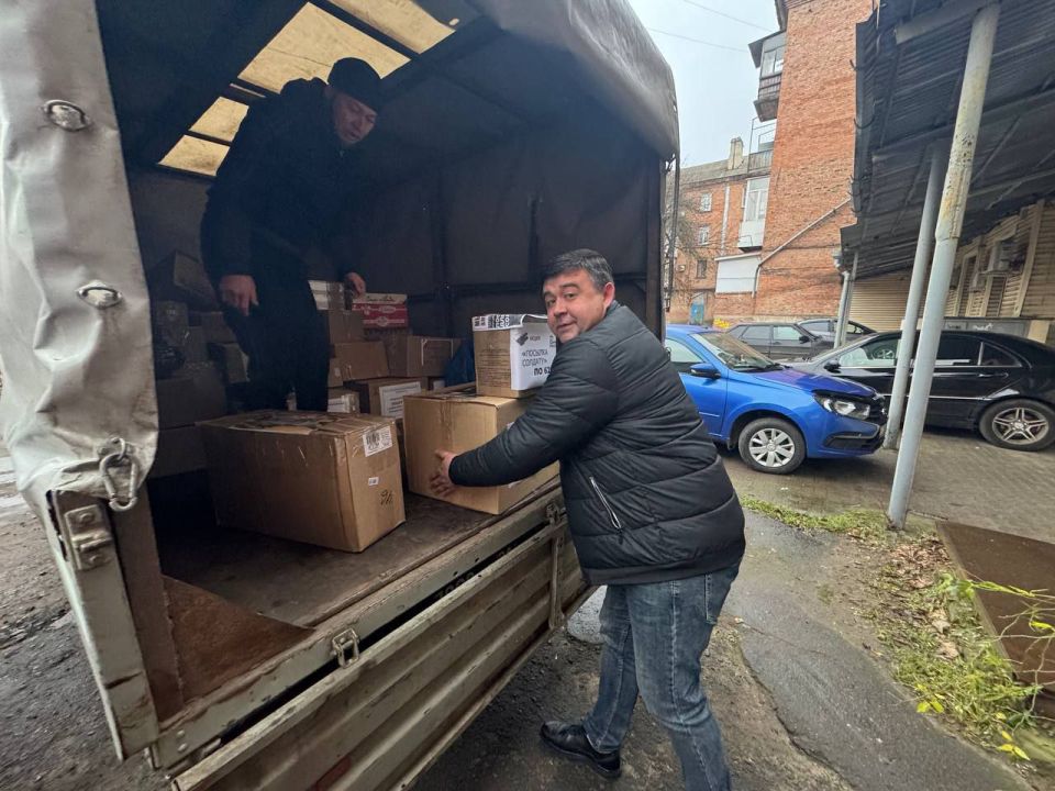 Иван Приходько: Сегодня, 9 декабря в Центрально-Городском районе Горловки передали посылки военнослужащим ко «Дню Героя Отечества» Иван Приходько: Сегодня, 9 декабря в Центрально-Городском районе Горловки передали посылки военнослужащим ко «Дню Героя Отечества»