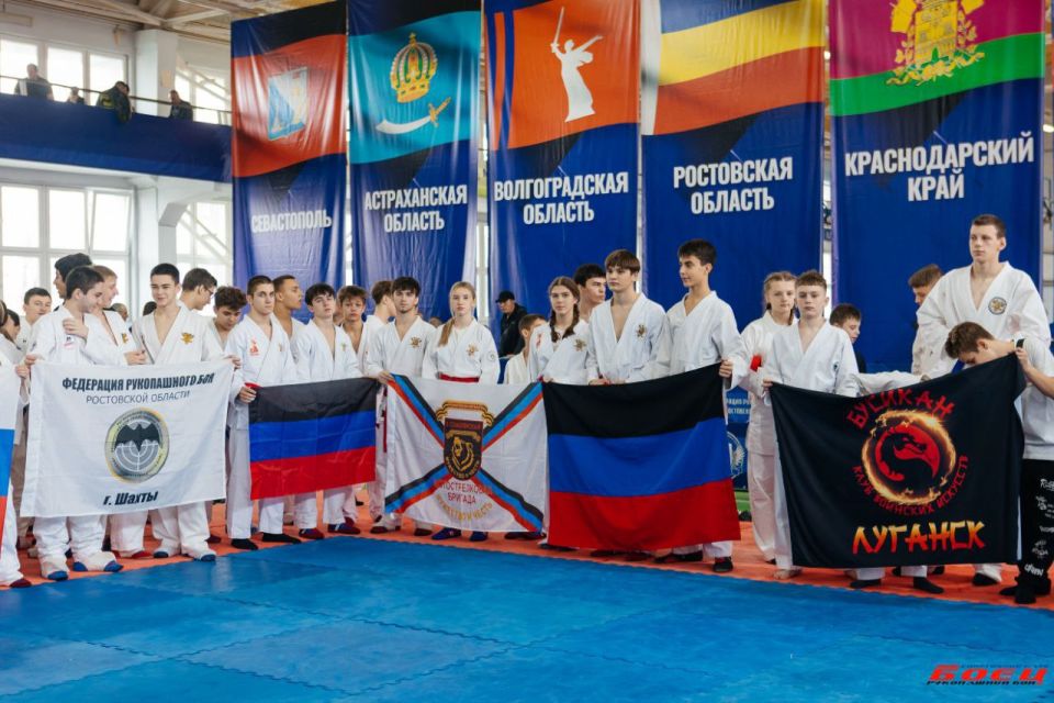 Горловские спортсмены приняли участие в Первенстве ЮФО по рукопашному бою Горловские спортсмены приняли участие в Первенстве ЮФО по рукопашному бою