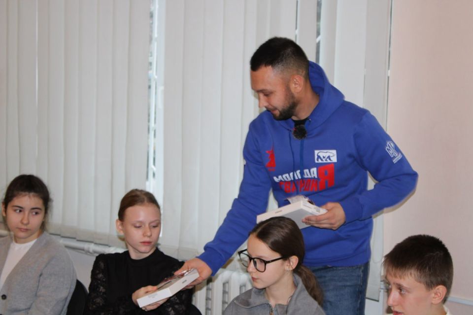 Иван Приходько: Депутат Народного Совета Донецкой Народной Республики, член комитета Народного Совета по молодежной политике и патриотическому воспитанию, заместитель председателя «Молодой Гвардии Единой России» по работе в... Иван Приходько: Депутат Народного Совета Донецкой Народной Республики, член комитета Народного Совета по молодежной политике и патриотическому воспитанию, заместитель председателя «Молодой Гвардии Единой России» по работе в...