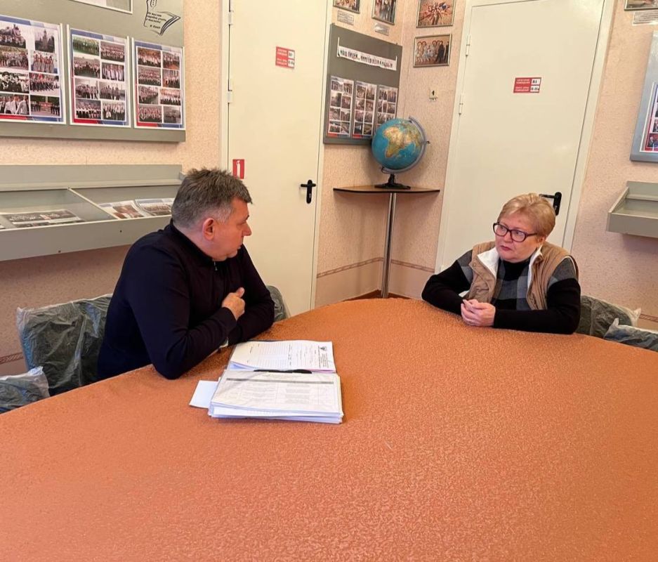 Роман Конев: 17 декабря 2025 года состоялся выездной приём граждан депутатом Горловского городского совета Донецкой Народной Республики Сергеем Третьяковым в ГБОУ «Лицей №14 «Лидер» города Горловка» в Центрально-Городском... Роман Конев: 17 декабря 2025 года состоялся выездной приём граждан депутатом Горловского городского совета Донецкой Народной Республики Сергеем Третьяковым в ГБОУ «Лицей №14 «Лидер» города Горловка» в Центрально-Городском...