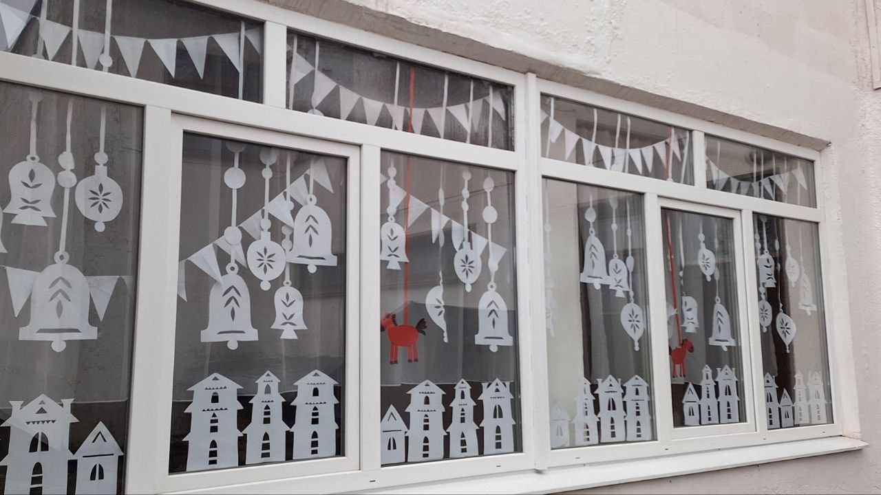 В Центрально-Городском районе города Горловка продолжается инициатива по оформлению новогодней атмосферы в преддверии праздников В Центрально-Городском районе города Горловка продолжается инициатива по оформлению новогодней атмосферы в преддверии праздников