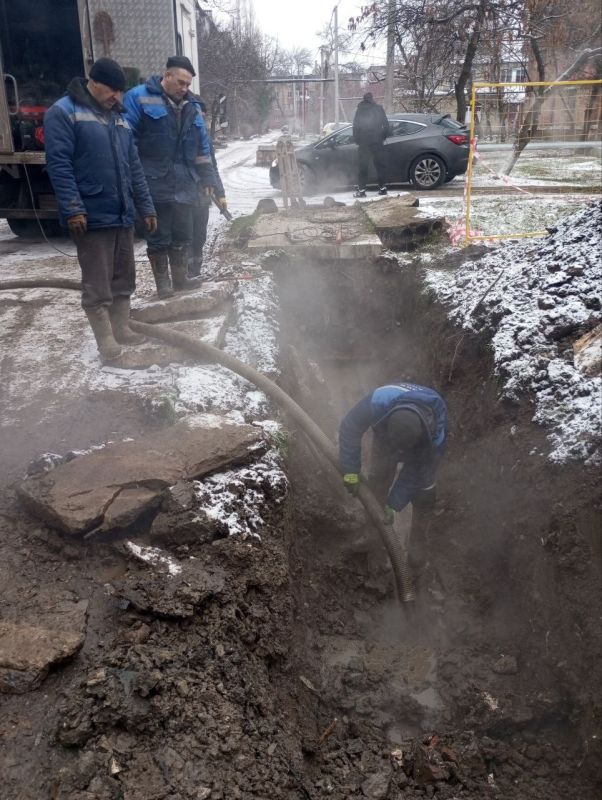 Роман Конев: ФИЛИАЛ «ГОРЛОВКАТЕПЛОСЕТЬ» ГУП ДНР «ДОНБАССТЕПЛОЭНЕРГО» Роман Конев: ФИЛИАЛ «ГОРЛОВКАТЕПЛОСЕТЬ» ГУП ДНР «ДОНБАССТЕПЛОЭНЕРГО»