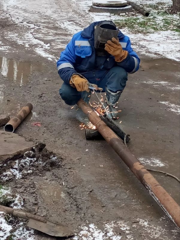 Роман Конев: ФИЛИАЛ «ГОРЛОВКАТЕПЛОСЕТЬ» ГУП ДНР «ДОНБАССТЕПЛОЭНЕРГО» Роман Конев: ФИЛИАЛ «ГОРЛОВКАТЕПЛОСЕТЬ» ГУП ДНР «ДОНБАССТЕПЛОЭНЕРГО»