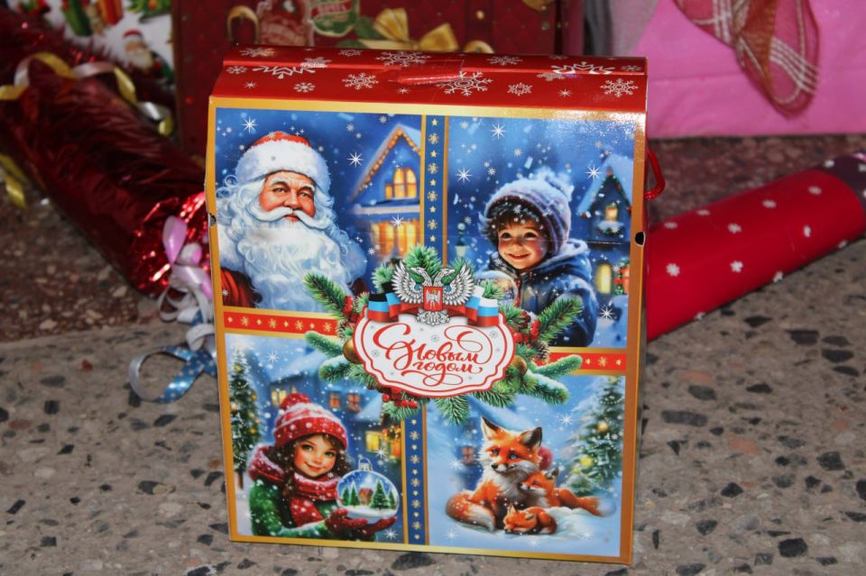 В Горловку поступила партия новогодних подарков от Главы ДНР Дениса Пушилина В Горловку поступила партия новогодних подарков от Главы ДНР Дениса Пушилина