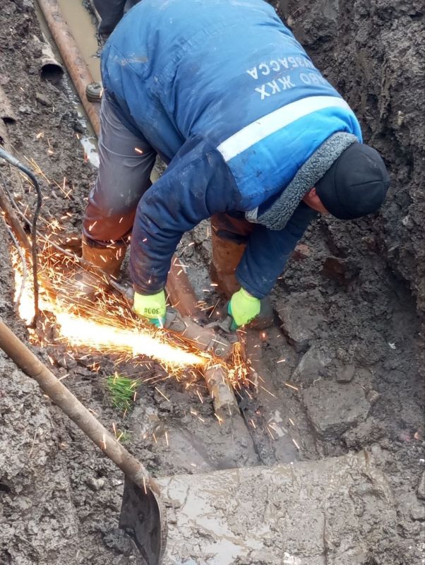 Роман Конев: ФИЛИАЛ «ГОРЛОВКАТЕПЛОСЕТЬ» ГУП ДНР «ДОНБАССТЕПЛОЭНЕРГО» Роман Конев: ФИЛИАЛ «ГОРЛОВКАТЕПЛОСЕТЬ» ГУП ДНР «ДОНБАССТЕПЛОЭНЕРГО»