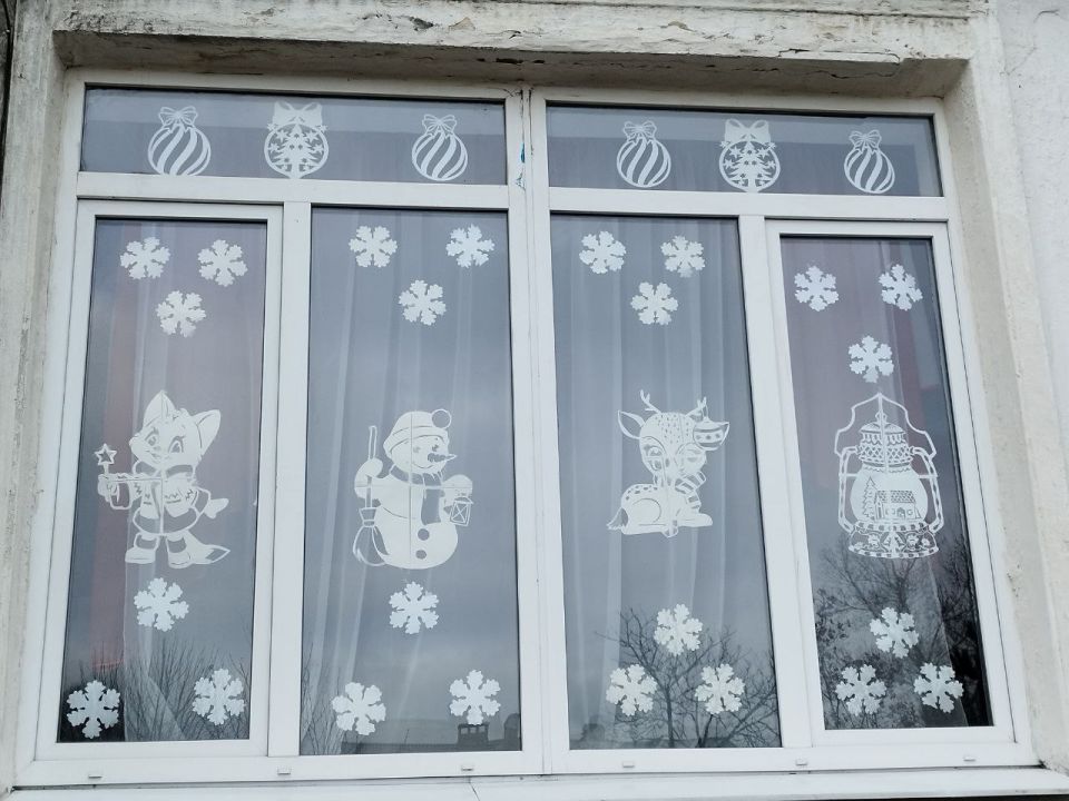 В Центрально-Городском районе города Горловка продолжается реализация по созданию новогодней атмосферы в преддверии праздников В Центрально-Городском районе города Горловка продолжается реализация по созданию новогодней атмосферы в преддверии праздников