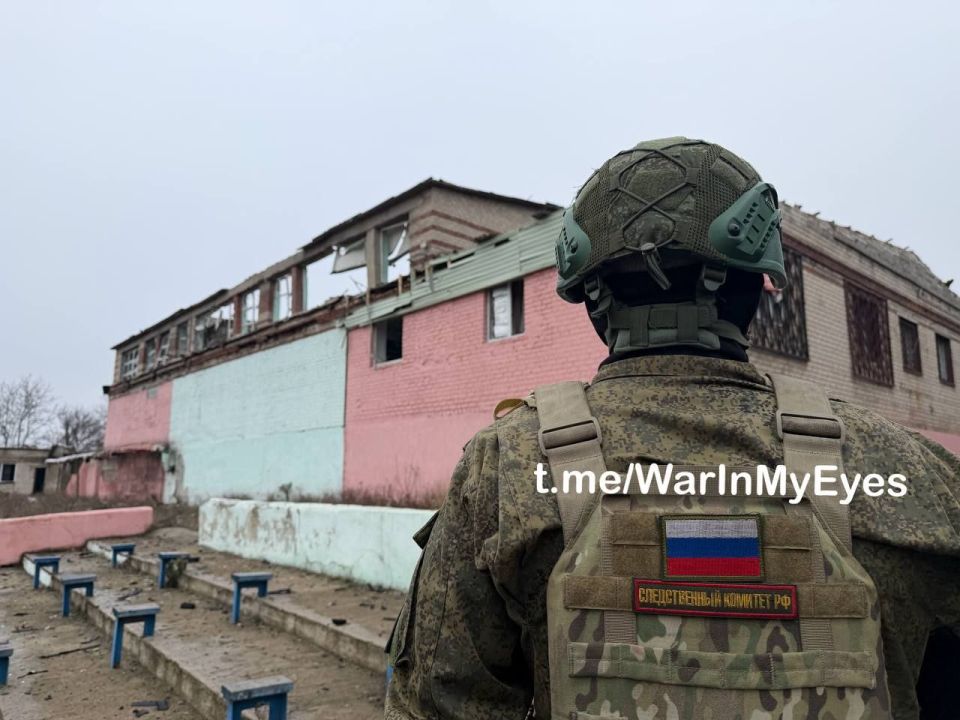 Последствия прилета ракеты РСЗО «HIMARS» в здание спортивного зала Горловского машиностроительного колледжа Последствия прилета ракеты РСЗО «HIMARS» в здание спортивного зала Горловского машиностроительного колледжа