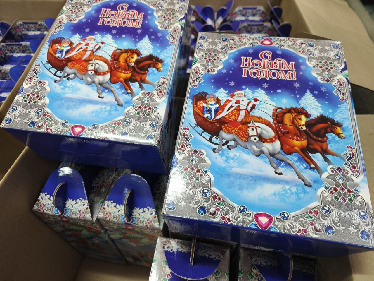 Иван Приходько: Новогодние подарки от шефа-региона Кузбасса для юных горловчан Иван Приходько: Новогодние подарки от шефа-региона Кузбасса для юных горловчан