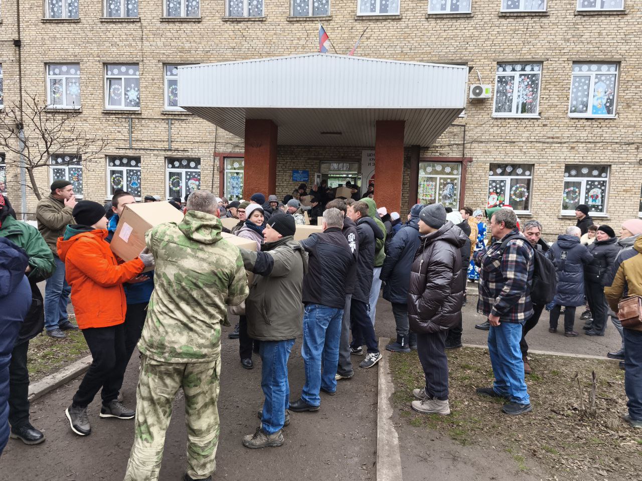 Иван Приходько: Новогодние подарки от шефа-региона Кузбасса для юных горловчан Иван Приходько: Новогодние подарки от шефа-региона Кузбасса для юных горловчан