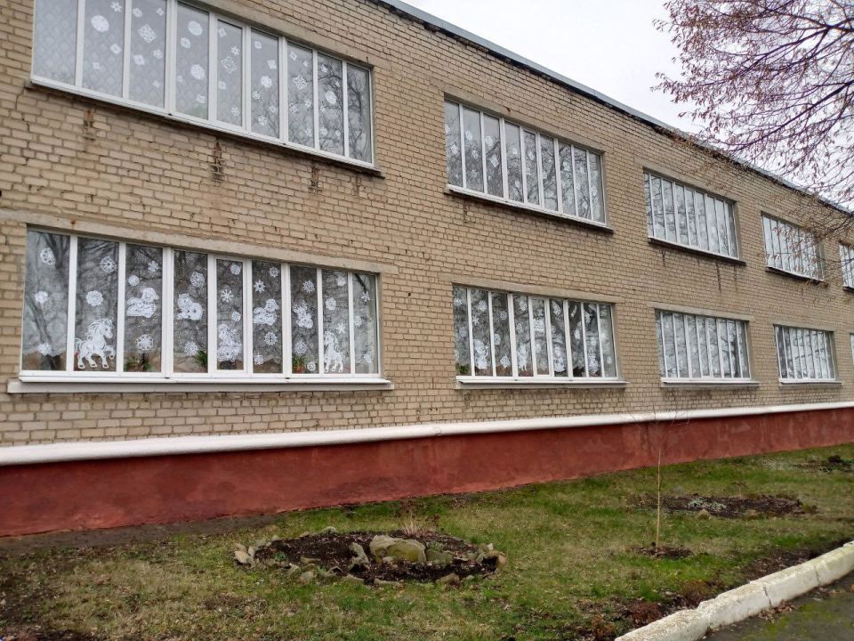 В Центрально-Городском районе города Горловка продолжается инициатива по украшению учреждений к Новогодним праздникам В Центрально-Городском районе города Горловка продолжается инициатива по украшению учреждений к Новогодним праздникам