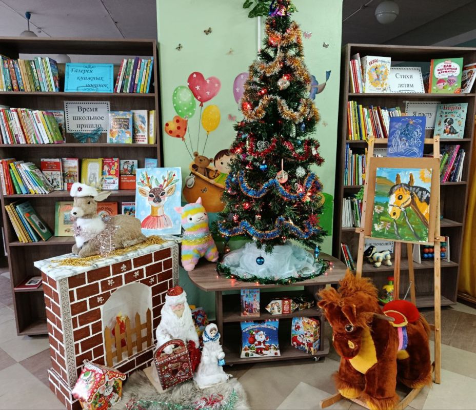 В Центрально-Городском районе города Горловка продолжается инициатива по украшению учреждений к Новогодним праздникам В Центрально-Городском районе города Горловка продолжается инициатива по украшению учреждений к Новогодним праздникам