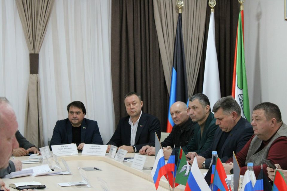 Роман Конев: 24 декабря 2025 года провёл пятьдесят седьмое очередное заседание Горловского городского совета Донецкой Народной Республики первого созыва Роман Конев: 24 декабря 2025 года провёл пятьдесят седьмое очередное заседание Горловского городского совета Донецкой Народной Республики первого созыва