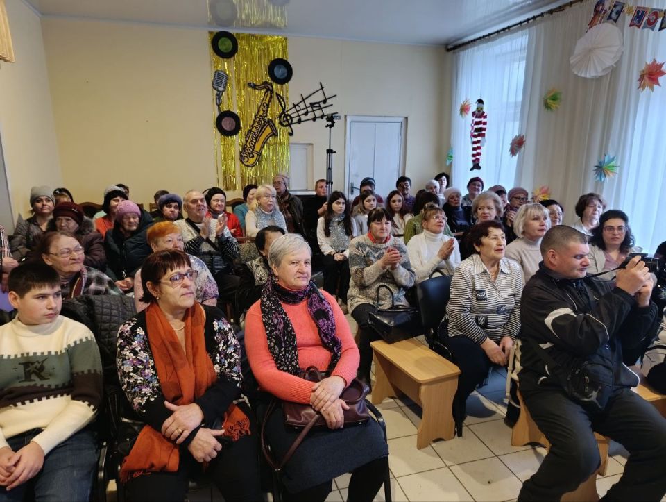 Волшебство в декабре: юные таланты подарили тепло старшему поколению Горловки Волшебство в декабре: юные таланты подарили тепло старшему поколению Горловки