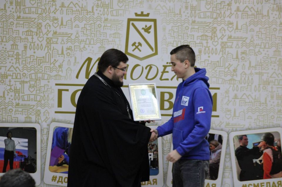 Активисты Молодёжки награждены почётными грамотами и благодарностями Активисты Молодёжки награждены почётными грамотами и благодарностями