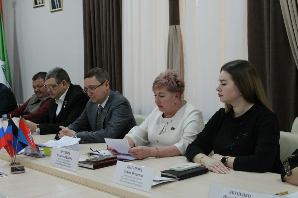 Роман Конев: 24 декабря 2025 года провёл пятьдесят седьмое очередное заседание Горловского городского совета Донецкой Народной Республики первого созыва