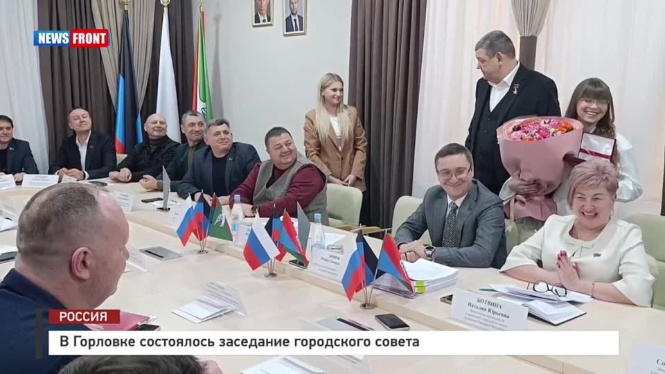 Роман Конев: Сегодня состоялось заседание Горловского городского совета Донецкой Народной Республики первого созыва, на котором был рассмотрен ряд важных вопросов