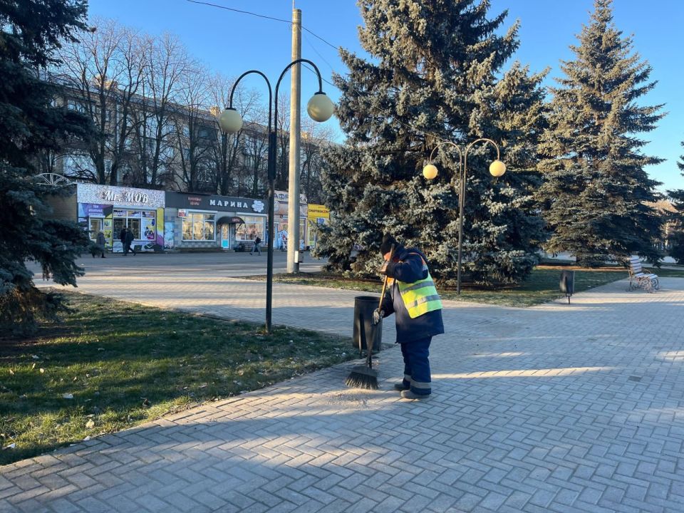 О работе МУП «Простор». Муниципальное унитарное мероприятие «Простор» ежедневно выполняет все необходимые работы по содержанию городских улиц О работе МУП «Простор». Муниципальное унитарное мероприятие «Простор» ежедневно выполняет все необходимые работы по содержанию городских улиц