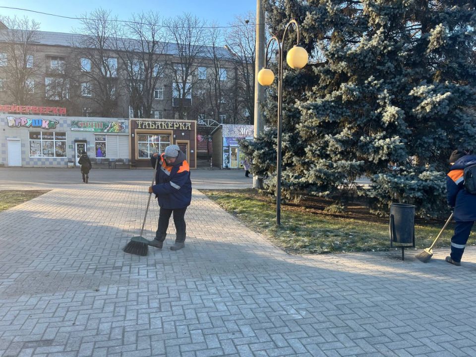 О работе МУП «Простор». Муниципальное унитарное мероприятие «Простор» ежедневно выполняет все необходимые работы по содержанию городских улиц О работе МУП «Простор». Муниципальное унитарное мероприятие «Простор» ежедневно выполняет все необходимые работы по содержанию городских улиц