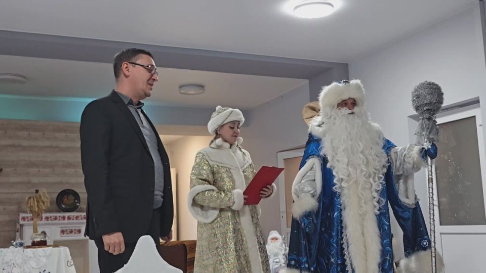 Роман Конев: Принял участие во Всероссийской акции «Ёлка желаний», целью которой является подарить детям радость и создать для них атмосферу настоящего новогоднего чуда