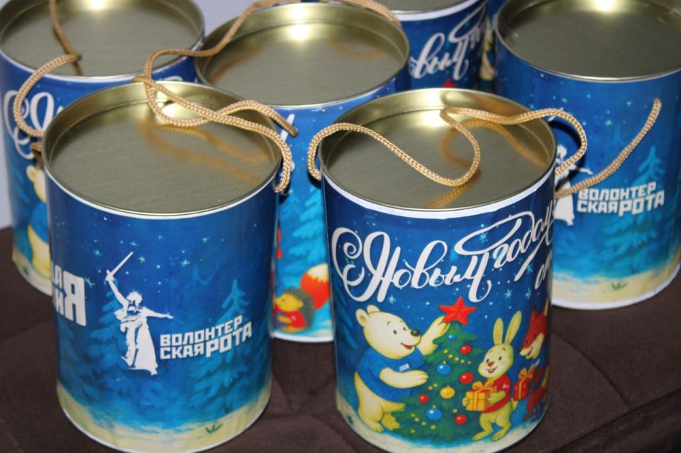 «Молодая Гвардия» привезла новогодние подарки детям и гуманитарную помощь больнице «Молодая Гвардия» привезла новогодние подарки детям и гуманитарную помощь больнице