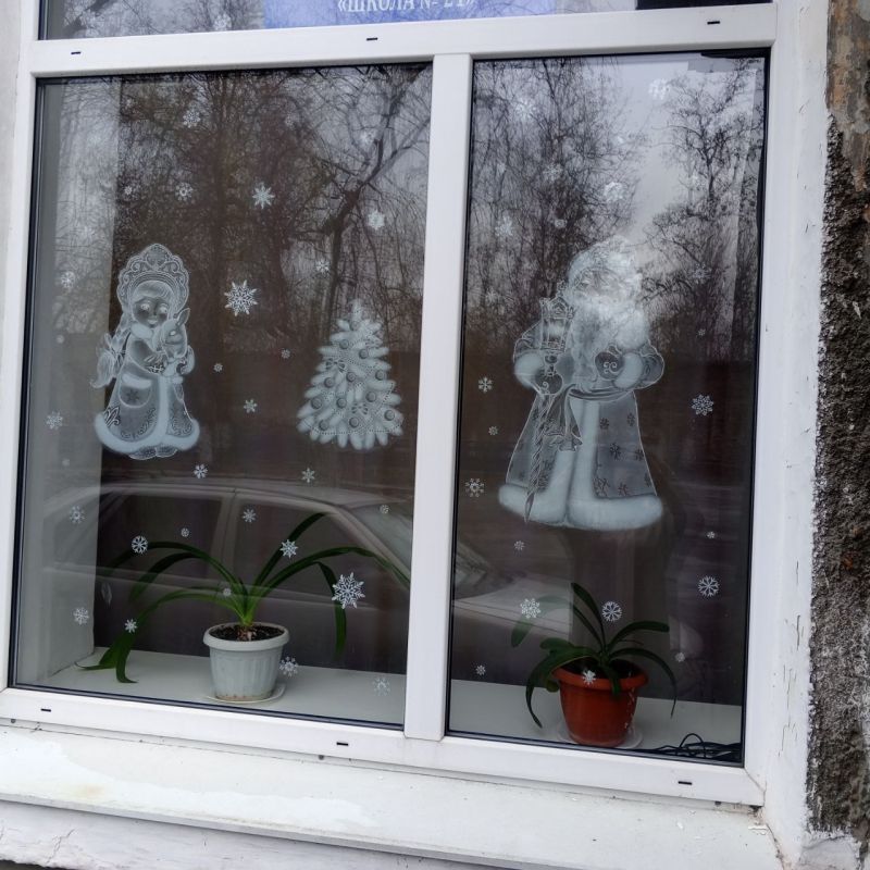 Иван Приходько: Праздничные окна: Калининский район встречает Новый год Иван Приходько: Праздничные окна: Калининский район встречает Новый год