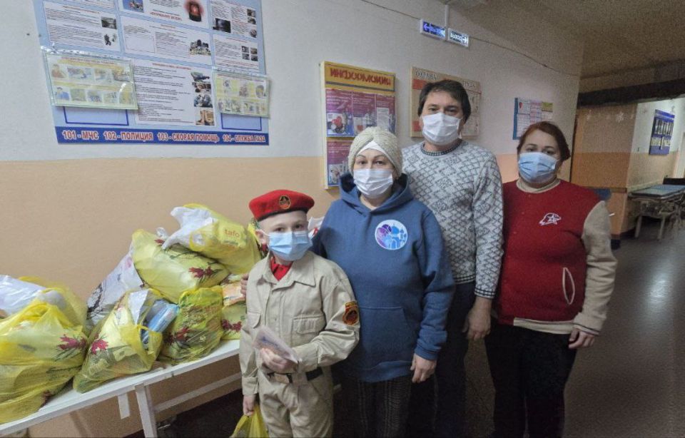 ащитникам с любовью: подарки и письма согрели сердца раненых бойцов в Горловке ащитникам с любовью: подарки и письма согрели сердца раненых бойцов в Горловке