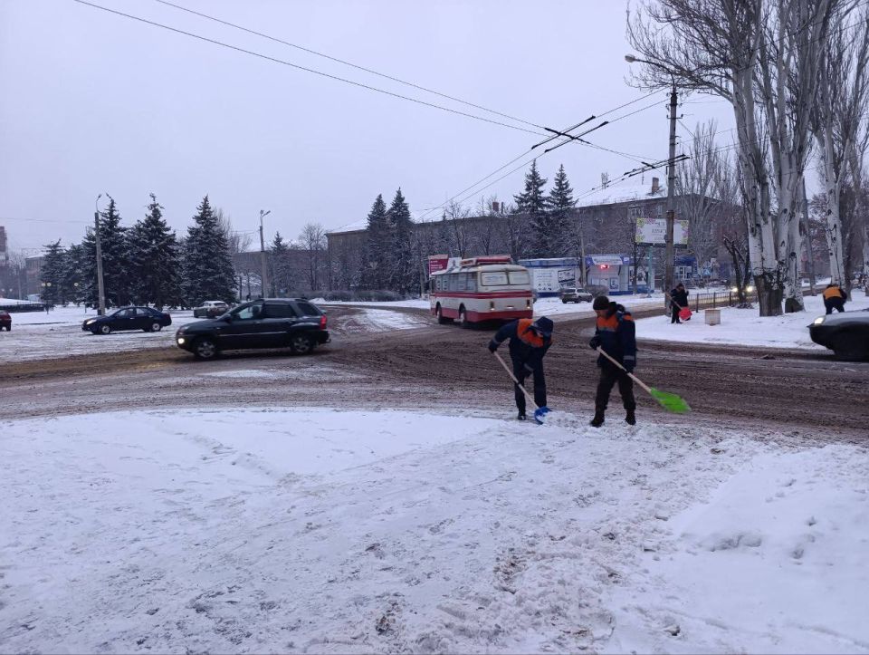 О работе МУП «Простор». Муниципальное унитарное мероприятие «Простор» ежедневно выполняет все необходимые работы по содержанию городских улиц О работе МУП «Простор». Муниципальное унитарное мероприятие «Простор» ежедневно выполняет все необходимые работы по содержанию городских улиц